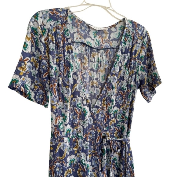 ASTR Floral Blue Wrap Dress Short Sleeve Hi-Low Lined XS - Picture 2 of 9
